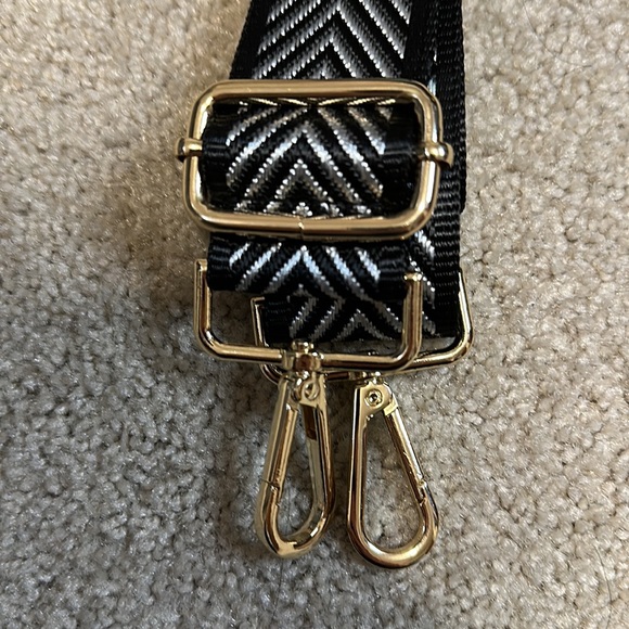 Black & white Chevron adjustable strap with gold hardware - Picture 3 of 5